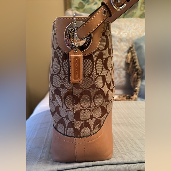 Coach signature purse with leather / GREAT condition - Picture 14 of 16